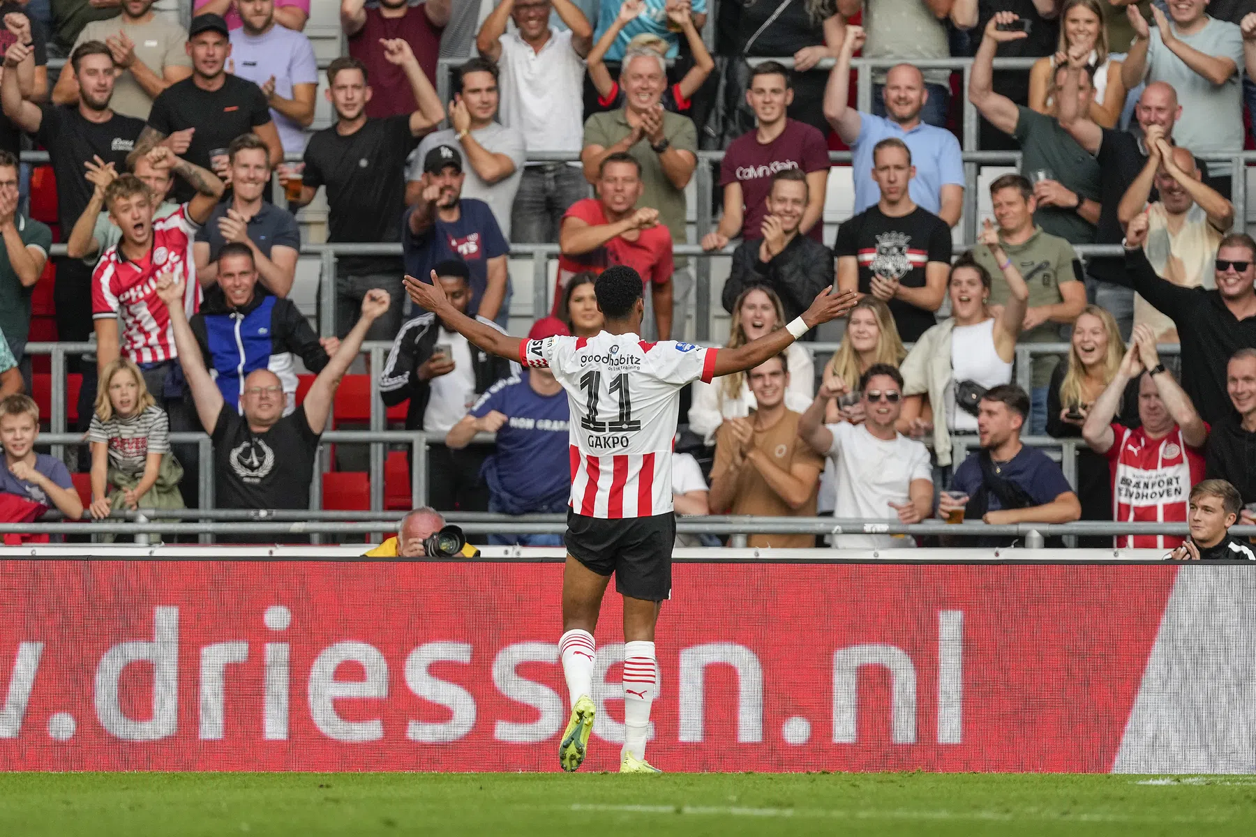 Veelbesproken Gakpo en uitblinker Simons leven zich uit tegen naïef Volendam