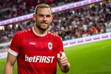 Thumbnail for article: Dubbelslag Janssen helpt Van Bommel aan koppositie