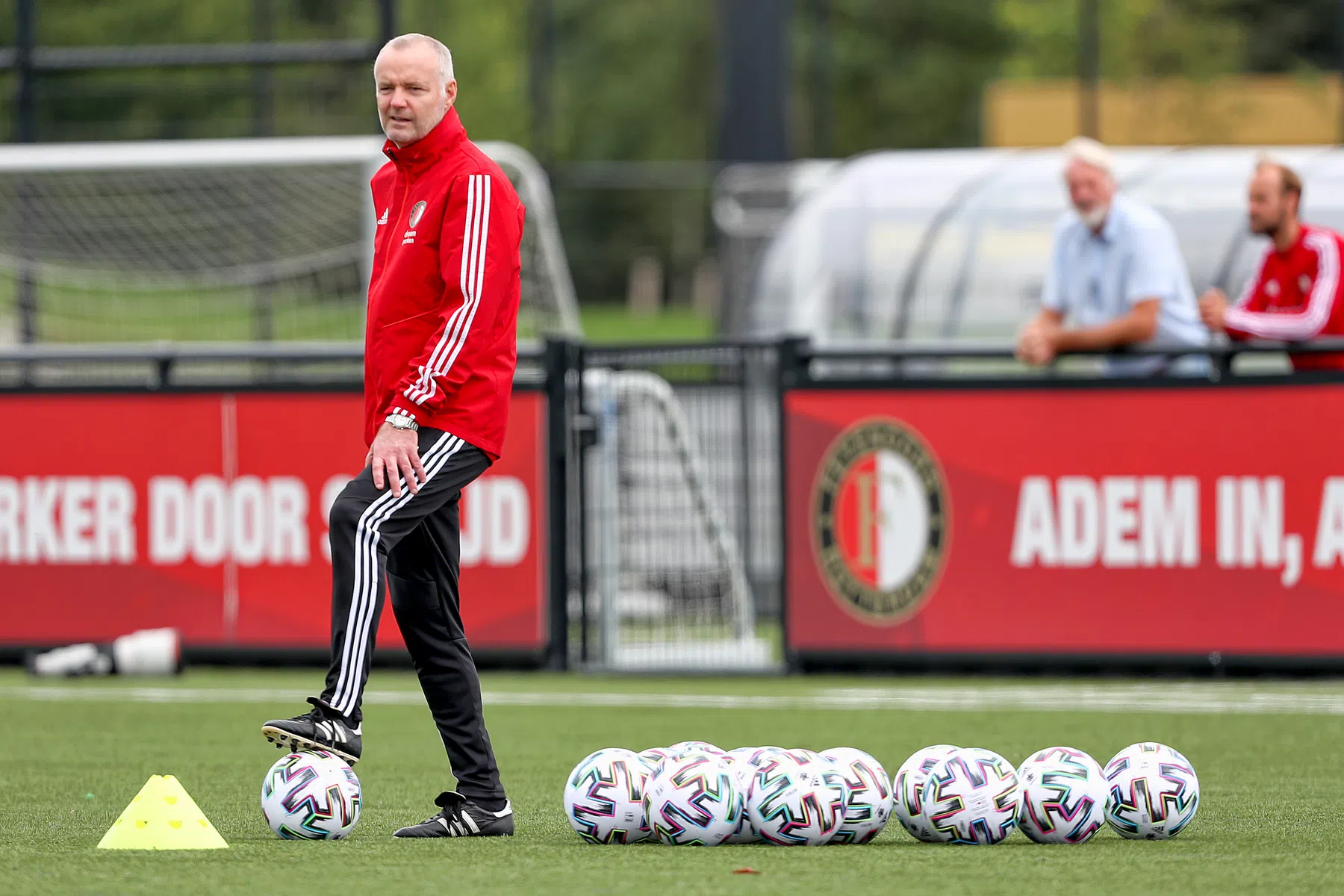 Feyenoord haalt 'getalenteerde spelers' weg bij Viktoria Köln en Paris Saint-Germain