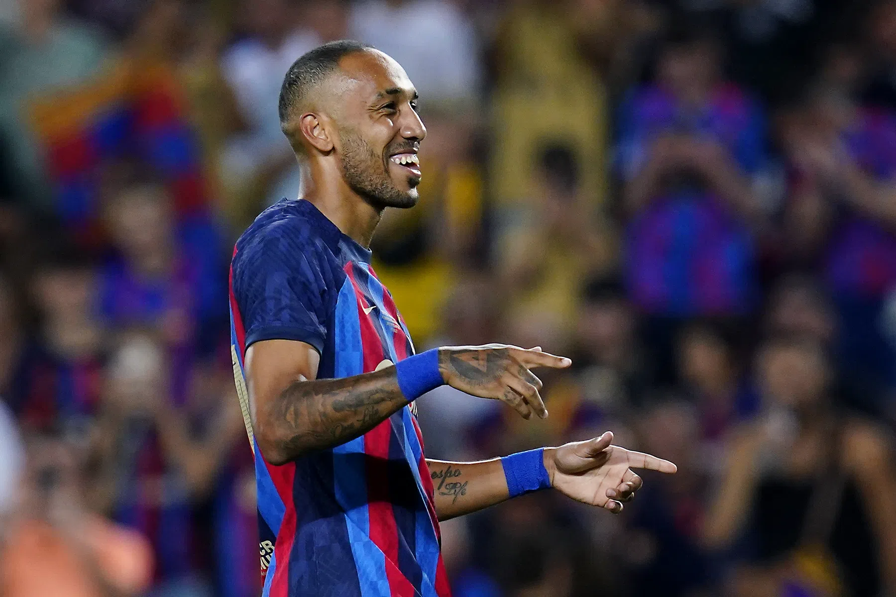 Chelsea verlost Aubameyang van reserverol bij Barça, exit Alonso