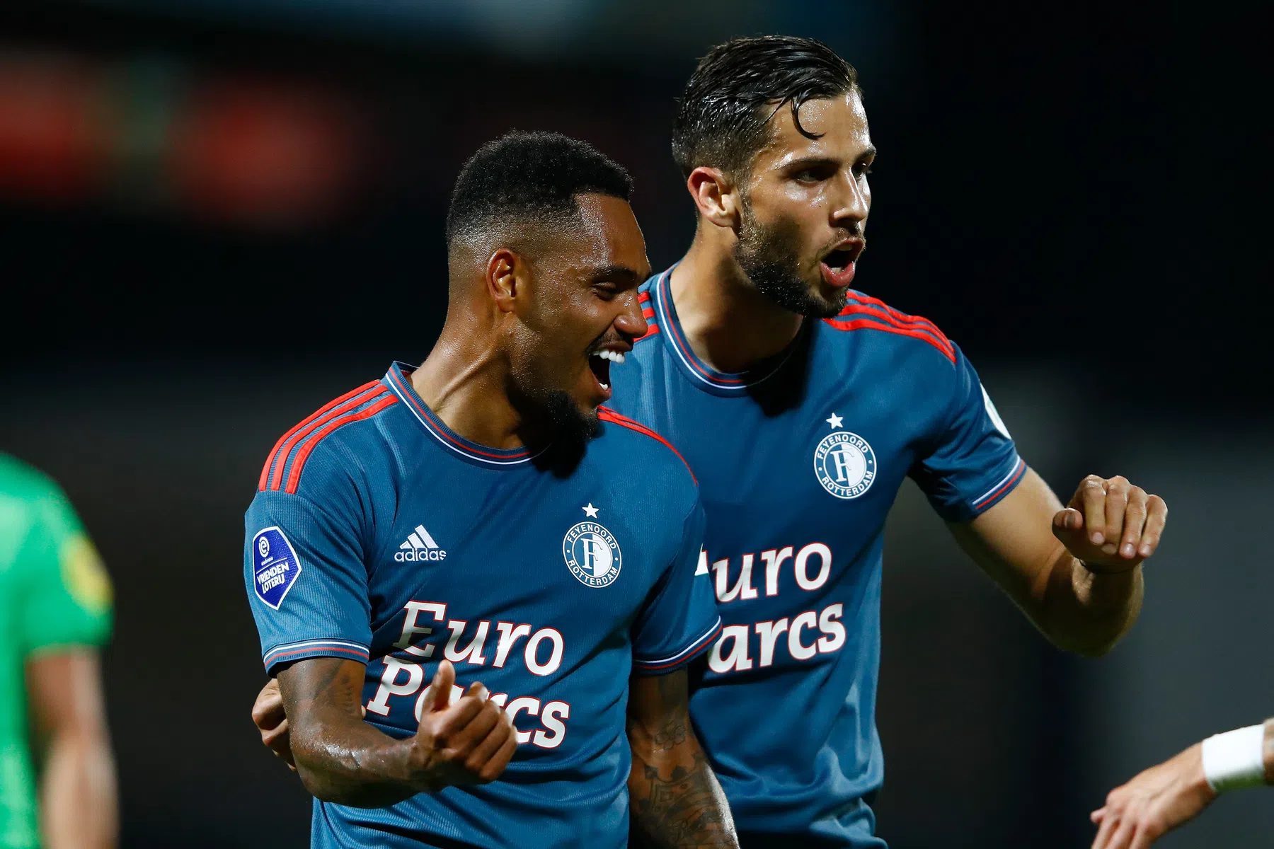 Feyenoord herstelt zich na belabberde start bij Go Ahead en passeert PSV