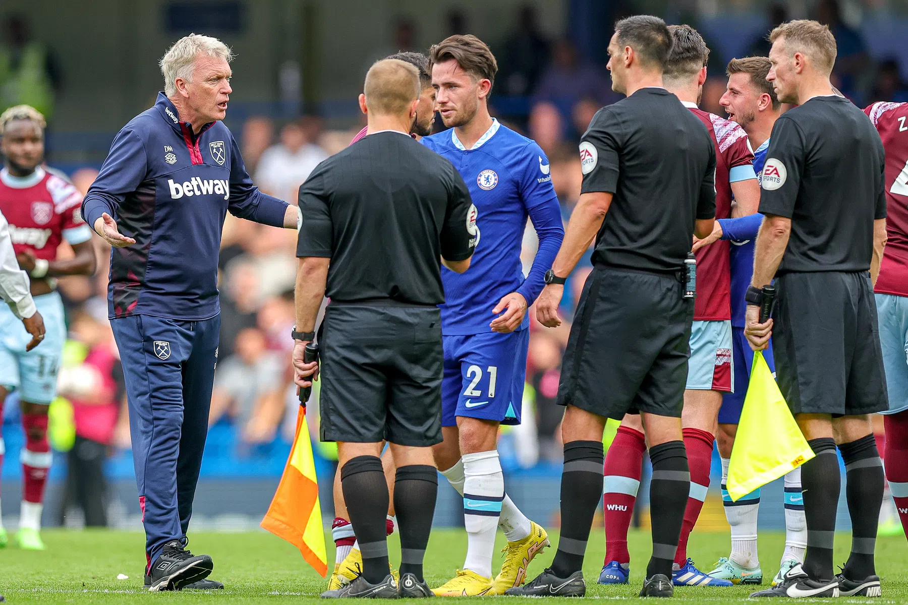 Woede bij West Ham na afgekeurde goal tegen Chelsea: 'Ongelooflijk'