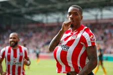 Thumbnail for article: Scorende Sinisterra ziet Leeds omvergeblazen worden door Toney