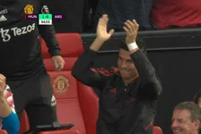 Thumbnail for article: 'Ten Hag-revolutie' op Old Trafford: 'Zelfs Ronaldo ging staan' 