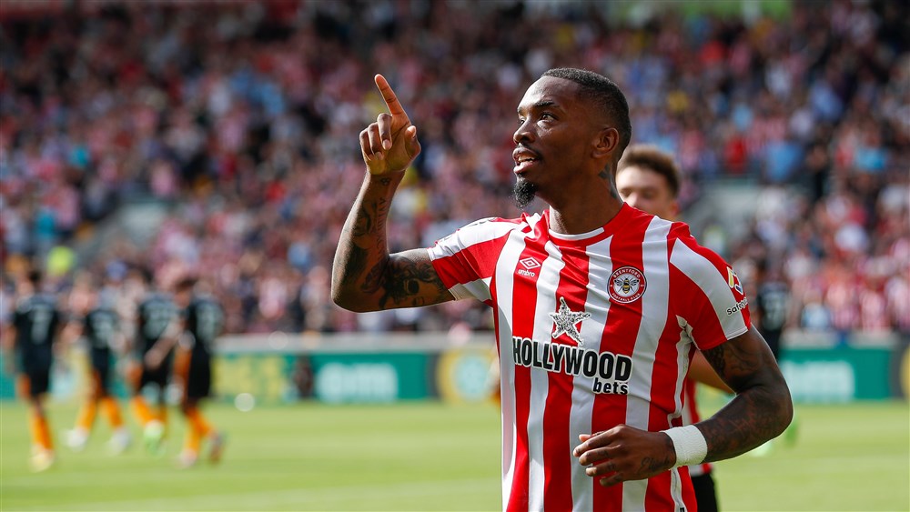 Toney maakt indruk met hattrick: 'De beste penaltynemer ter wereld'