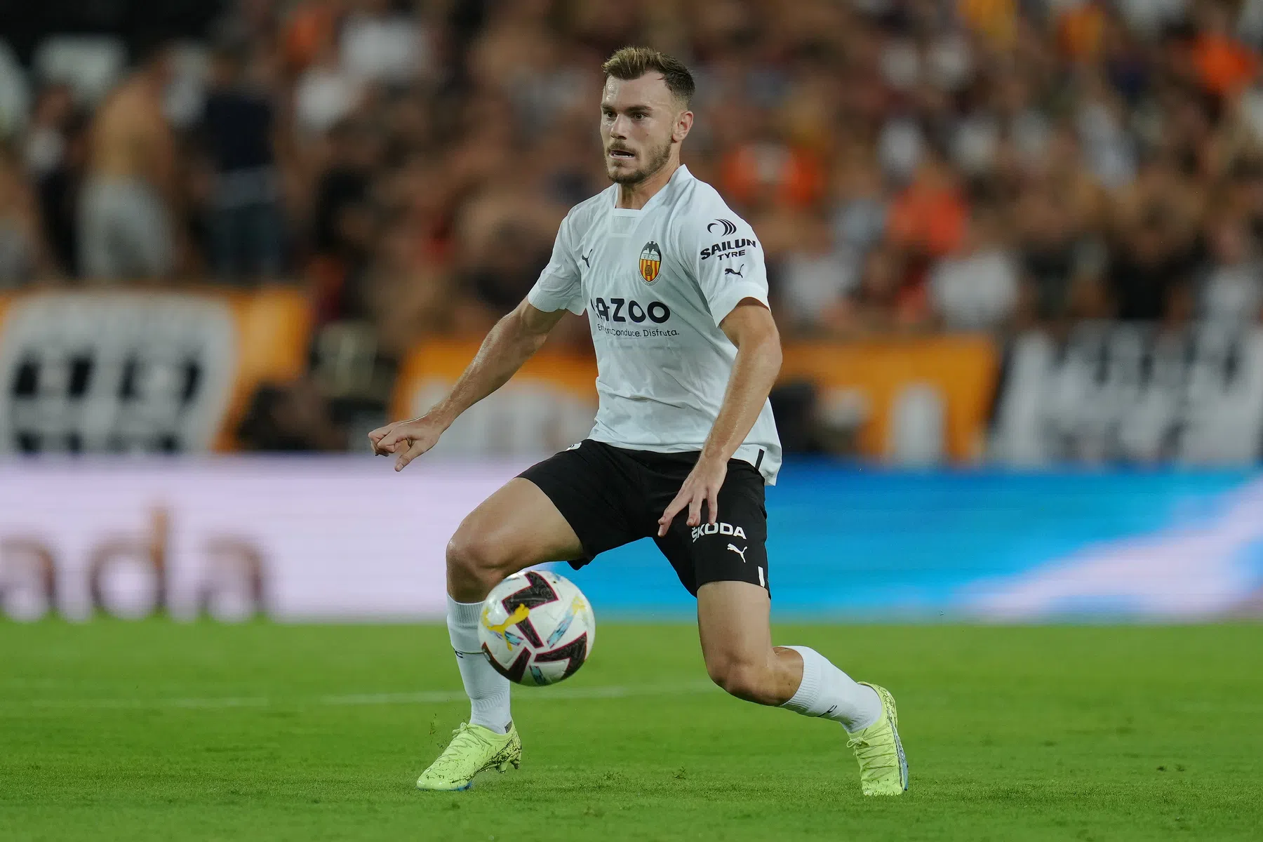 Van PSV-paria tot aanvoerder van Valencia: Lato trefzeker in La Liga