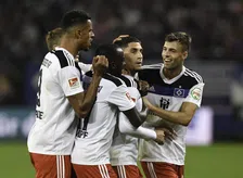 Thumbnail for article: Ludovit Reis imiteert Robben en wordt beloond met een dikke kus van de trainer