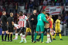 Thumbnail for article: Van Nistelrooij beschermt zijn spelers: 'Ik kijk meer naar het grote geheel'
