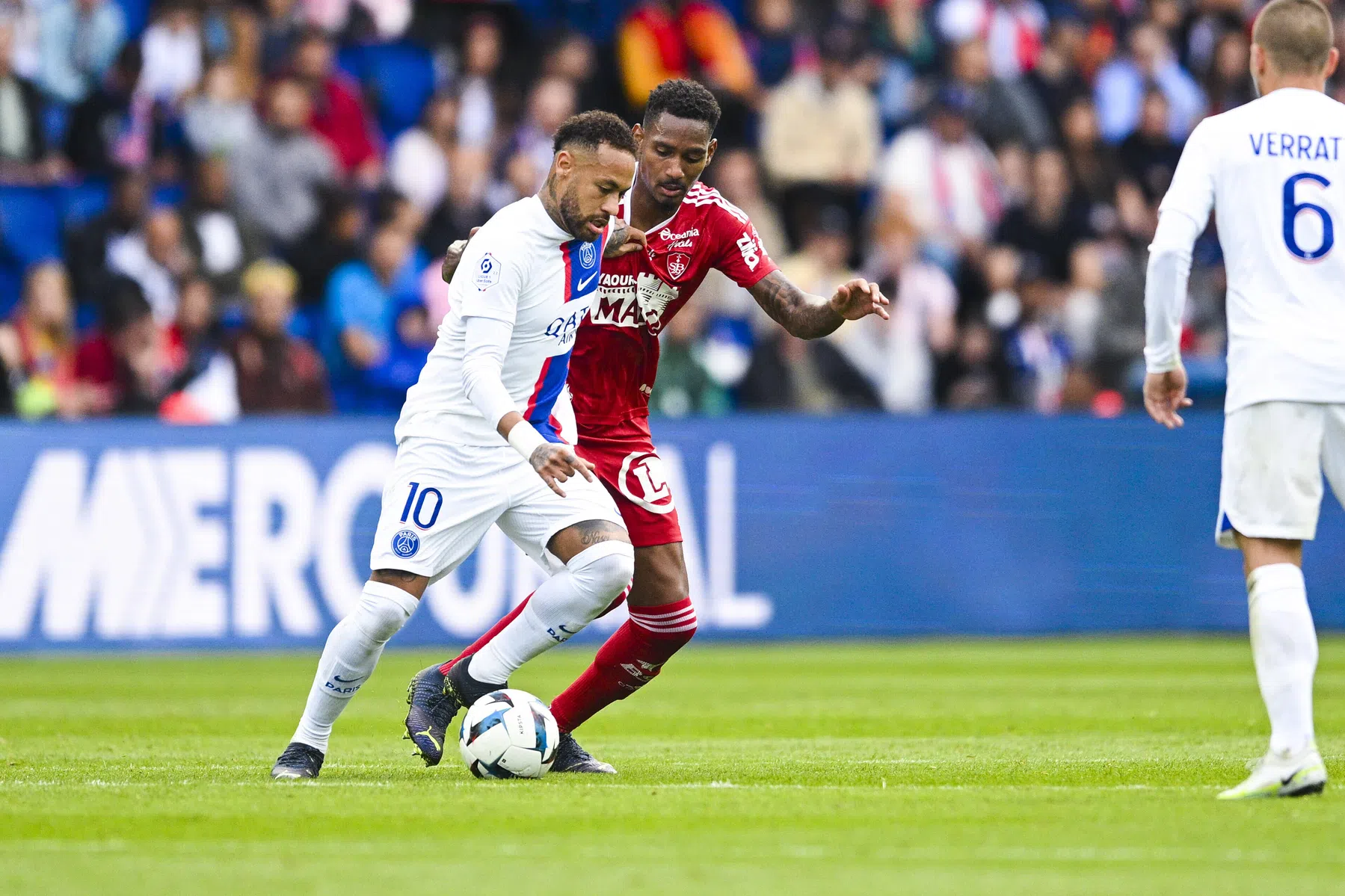 PSG dankt Donnarumma na worsteling met sta-in-de-weg Bizot