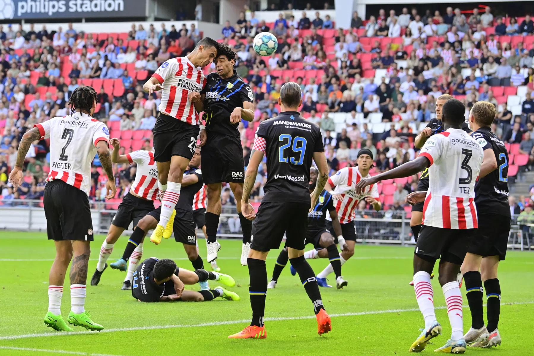 PSV komt door late penalty met schrik vrij tegen RKC