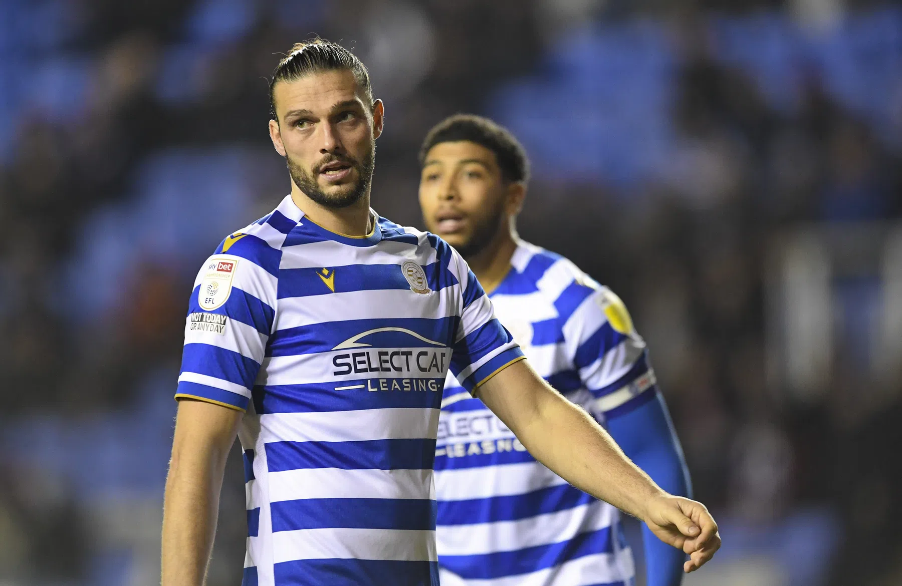 Carroll tekent kortlopend contract in Championship