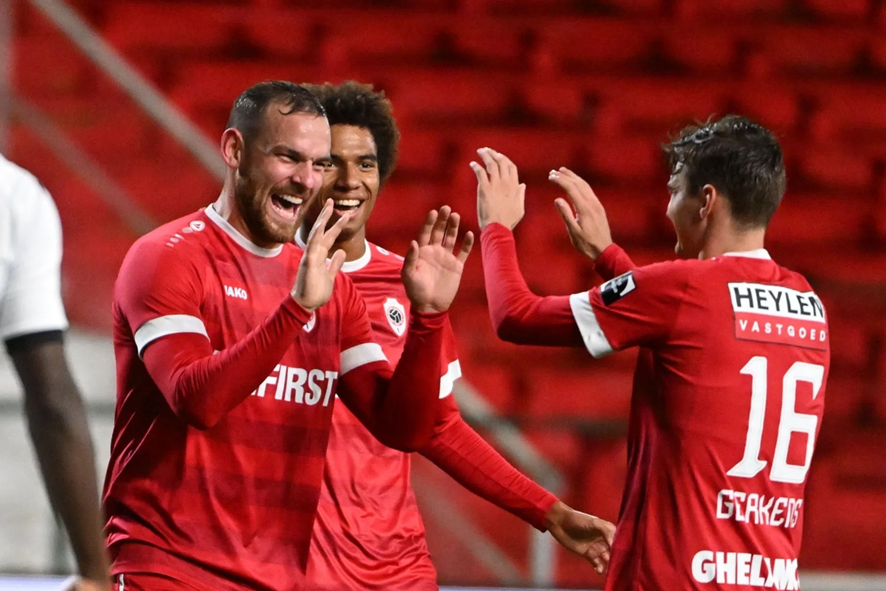 Hakje van Janssen houdt Antwerp FC op recordkoers