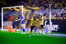 Thumbnail for article: Invaller Moukoko schiet nieuwe koploper Dortmund te hulp in derby
