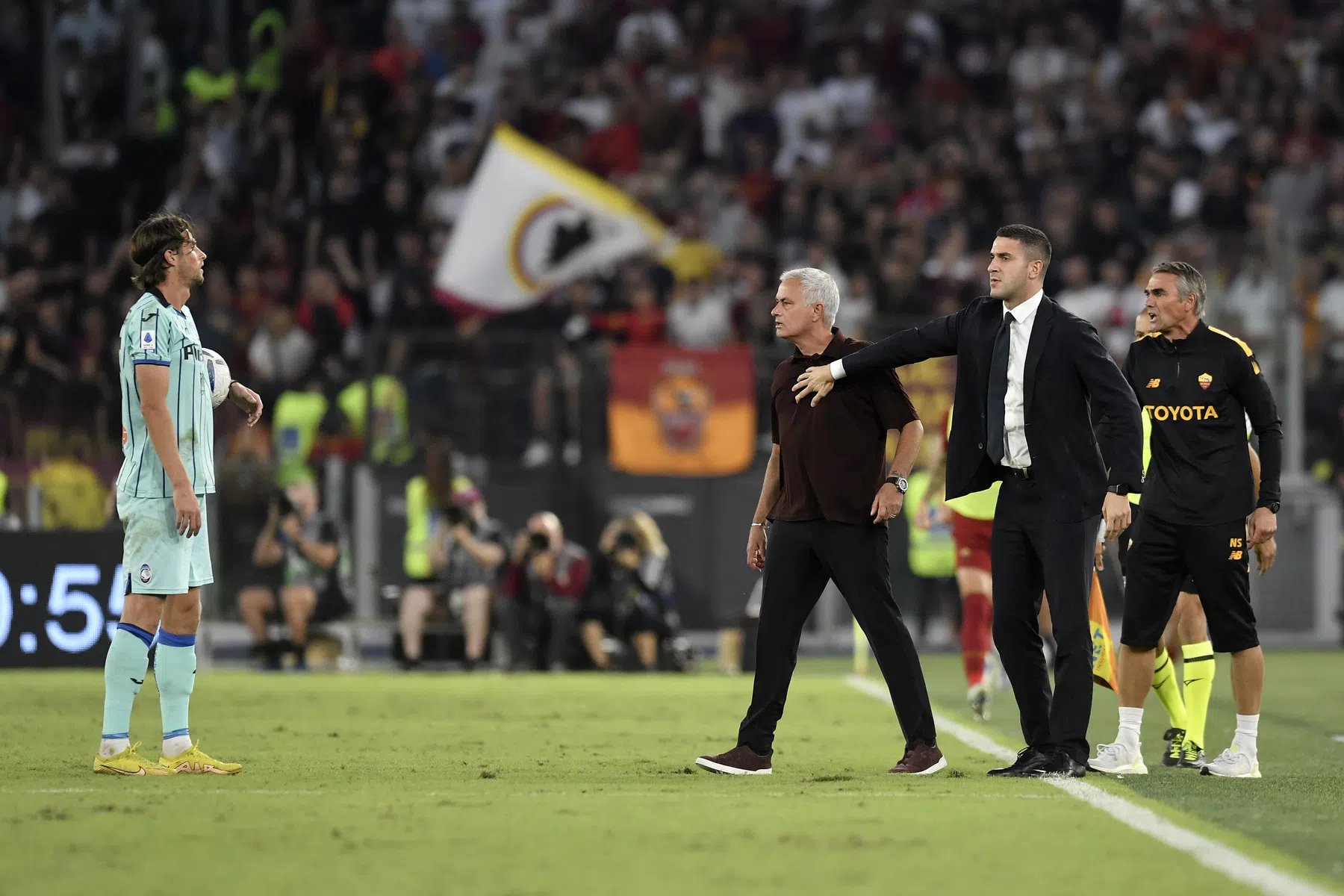 Opvallend advies Mourinho: 'Duik alsof je in een zwembad springt'