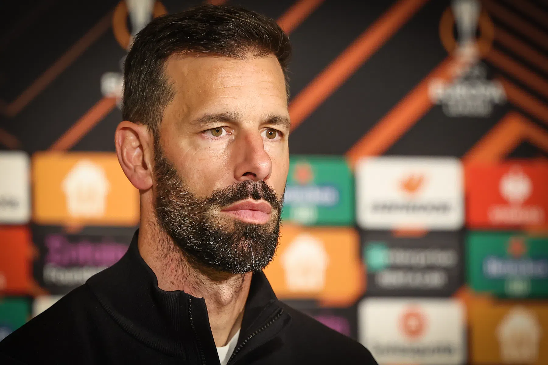 Vertrek John de Jong valt Van Nistelrooij zwaar: 'De voetballerij is hard'