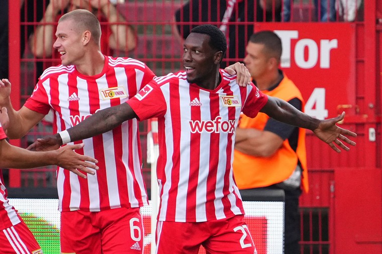 Bundesliga-topscorer Becker maakt indruk: 'Deed aan Luis Suárez denken'