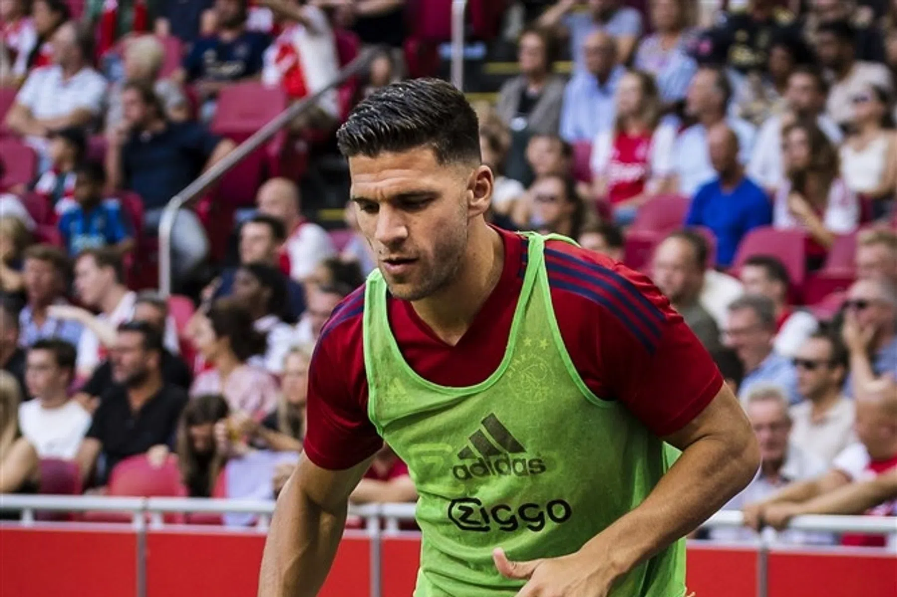 FC Utrecht verslaat Ajax in besloten oefenduel, rood voor Magallán