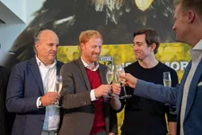 Thumbnail for article: De tijd dringt voor Vitesse: wie volgt Letsch op? 