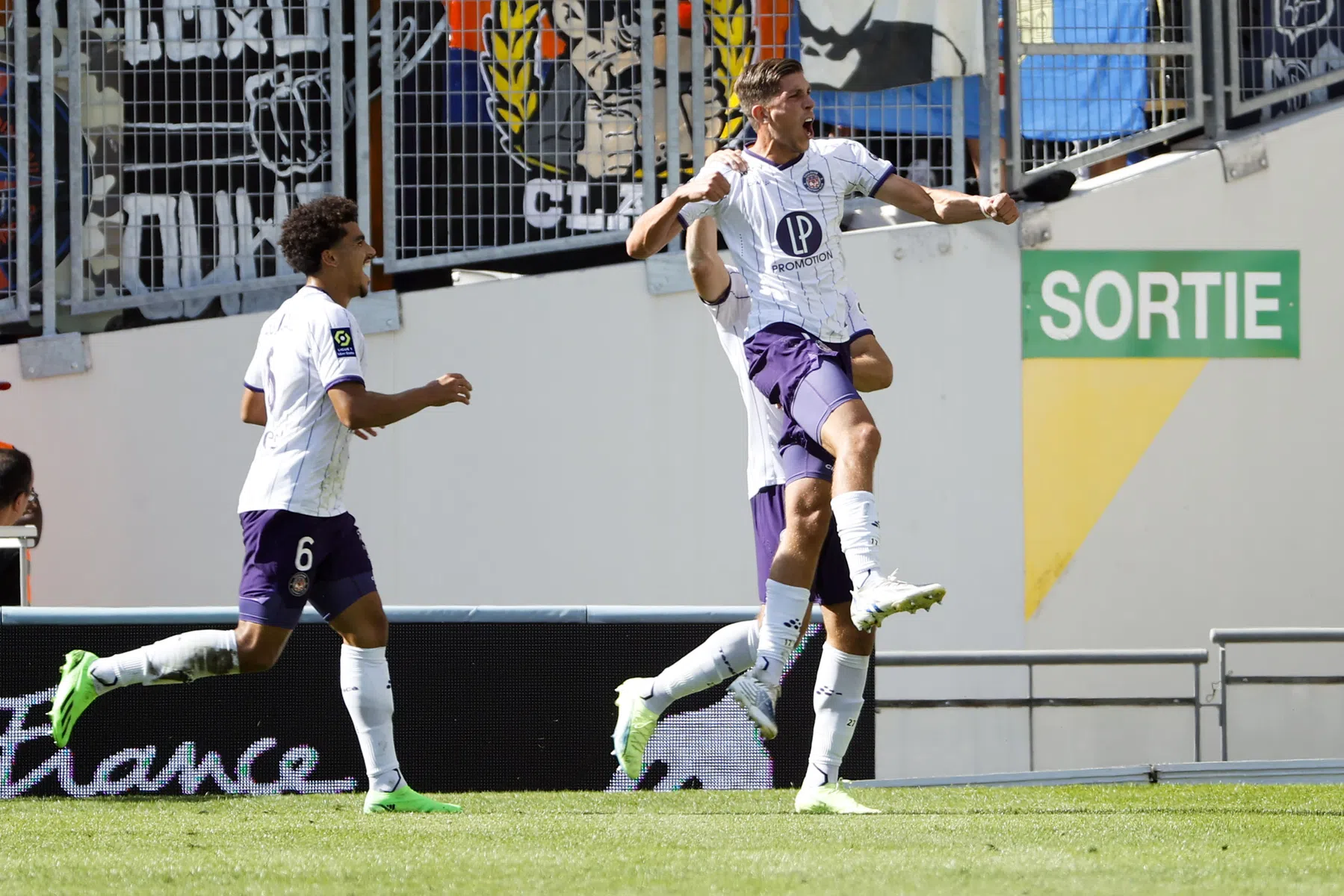 Nederlands succes bij Toulouse in duel dat wordt gestaakt wegens traangas