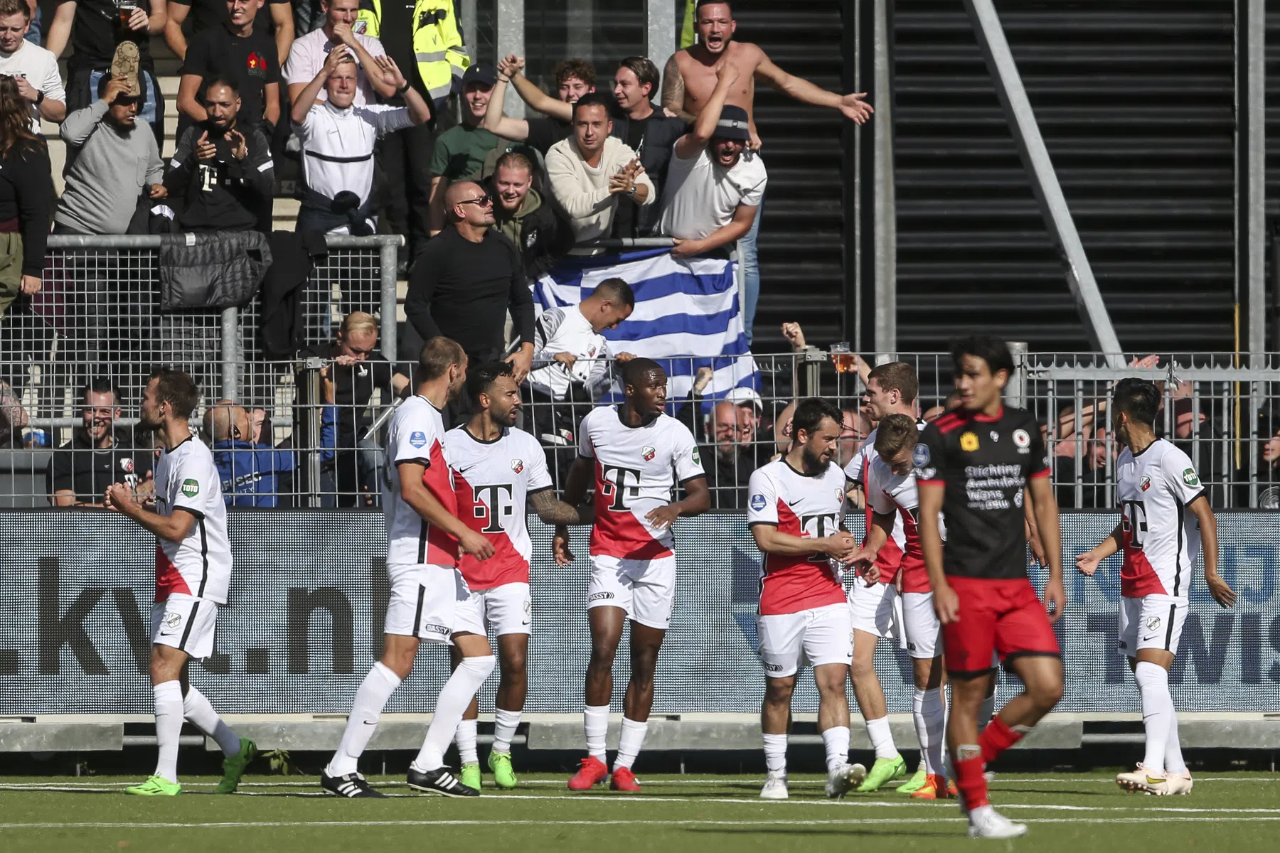 Nieuwe koers biedt FC Utrecht hoop en benauwde zege in Kralingen
