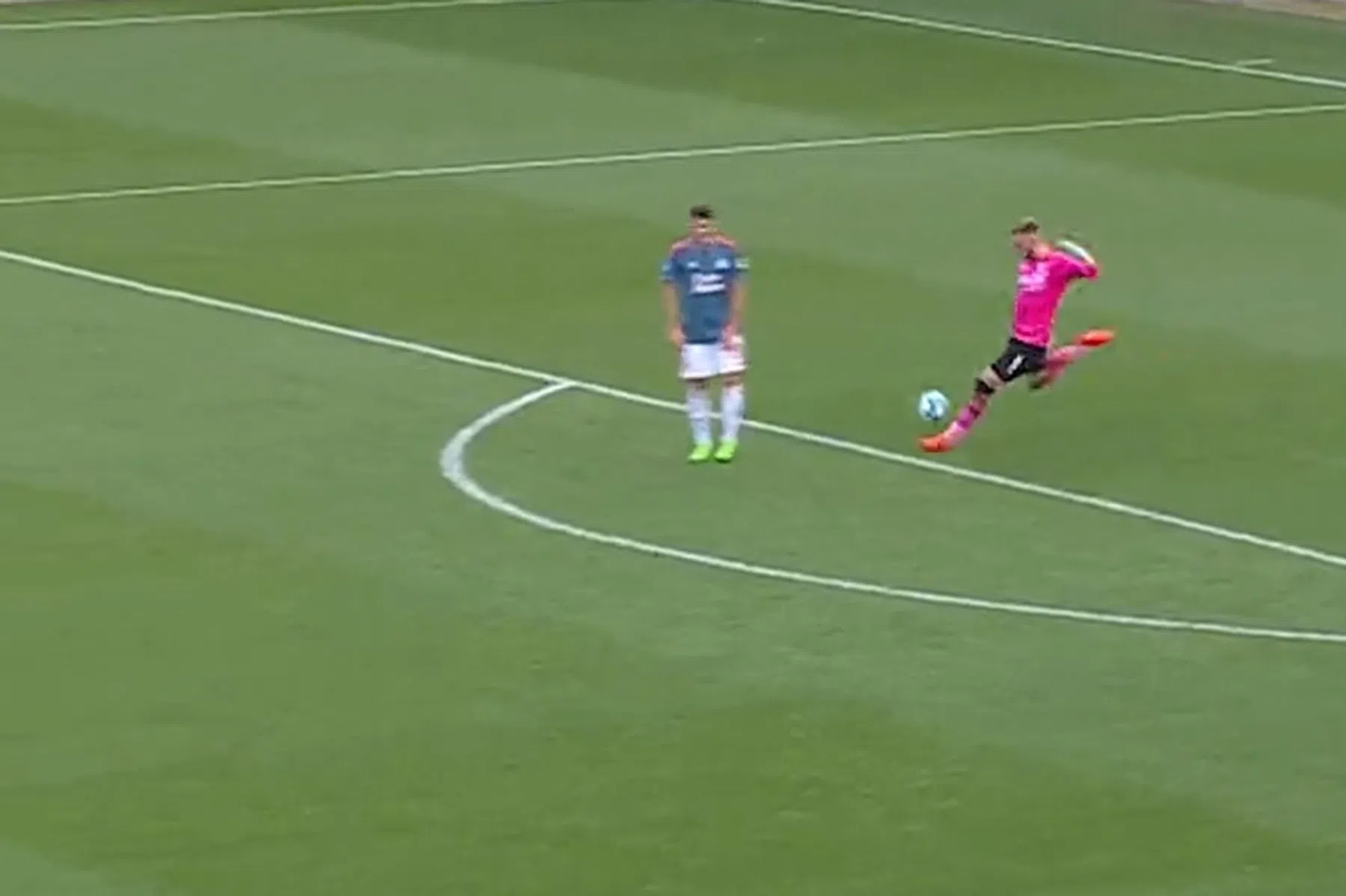 Discussie na uitglijder Feyenoord: werd goal Giménez terecht afgekeurd?