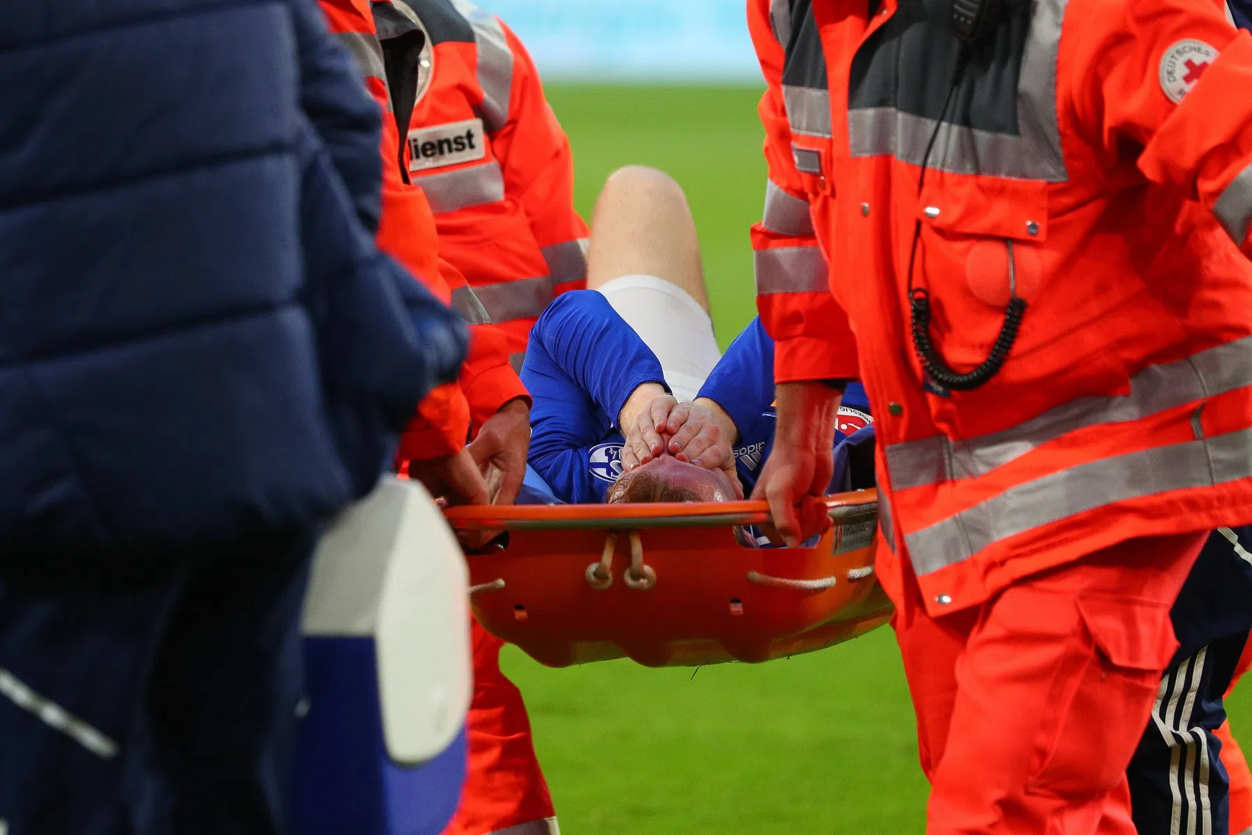 Schalke 04 vreest voor zware blessure Van den Berg