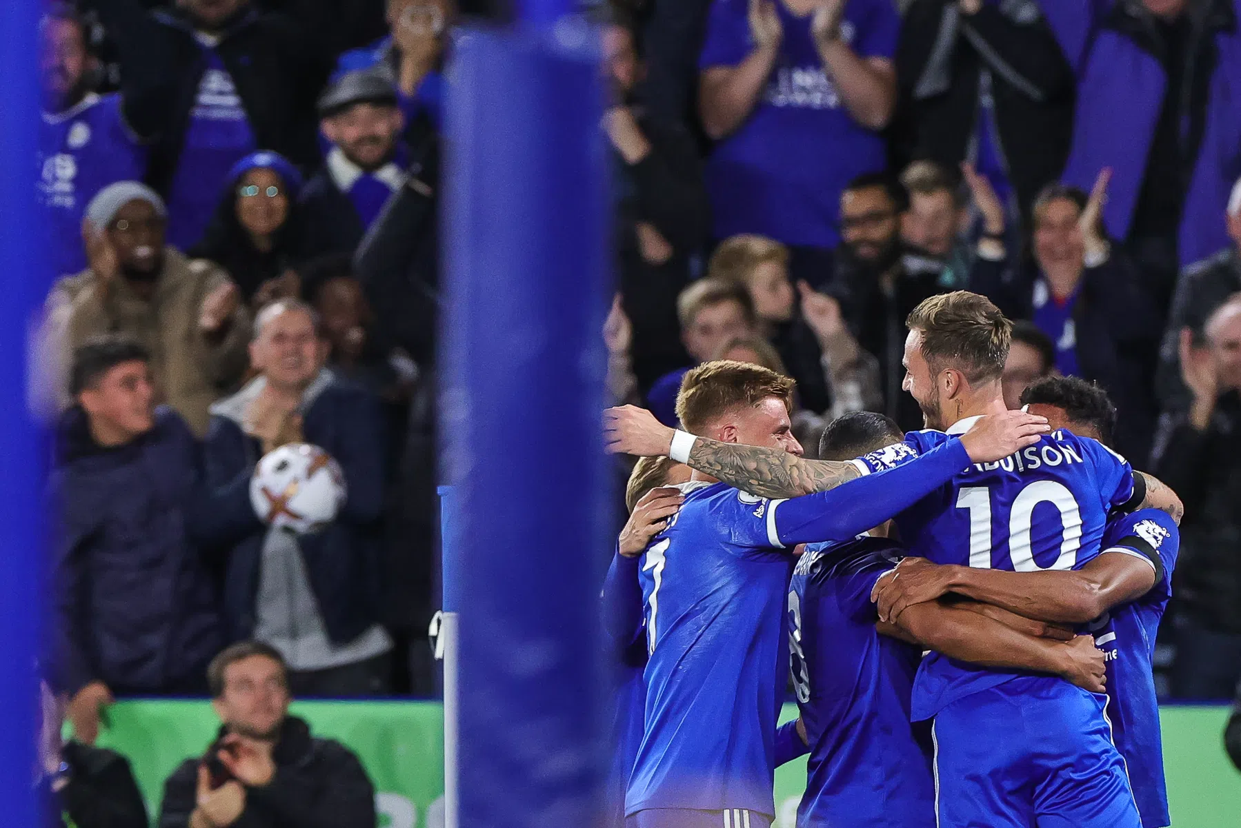 Maddison laat Leicester swingen: Forest nieuwe hekkensluiter