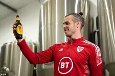 Thumbnail for article: Wales komt met ludiek WK-biertje voor goed doel: The Bale Ale