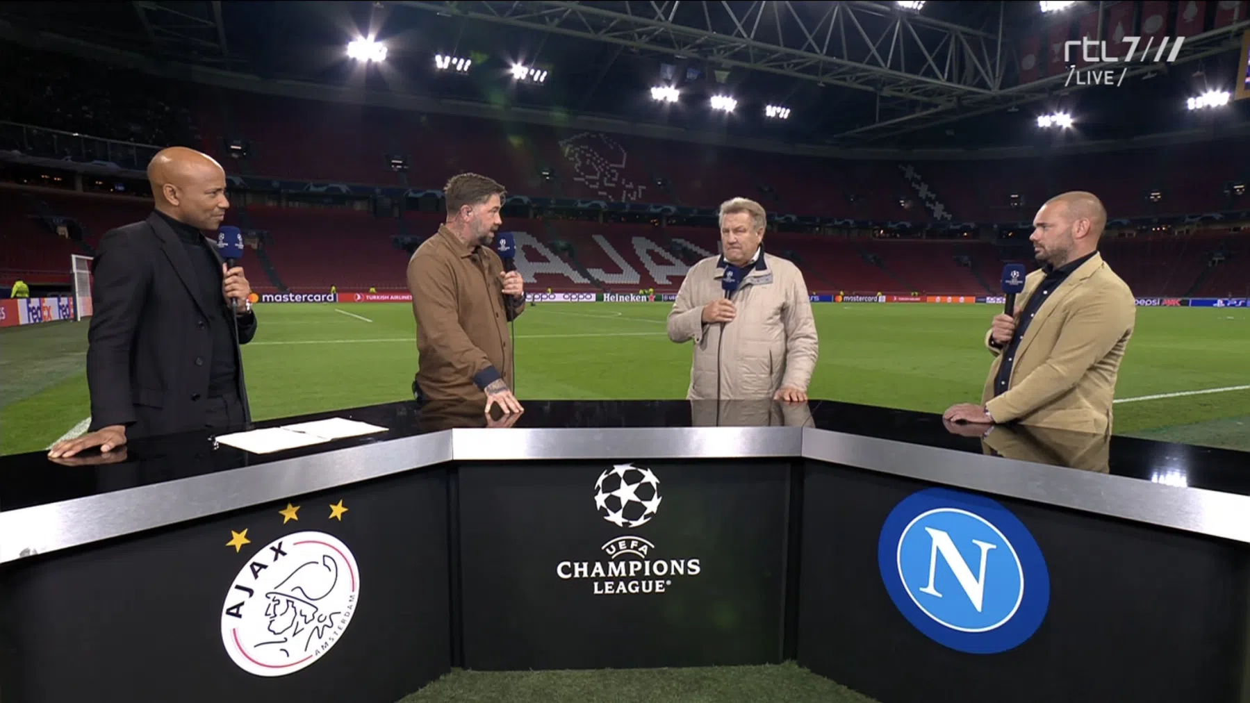Sneijder en Janssen schrikken van uitspraak Schreuder in interview