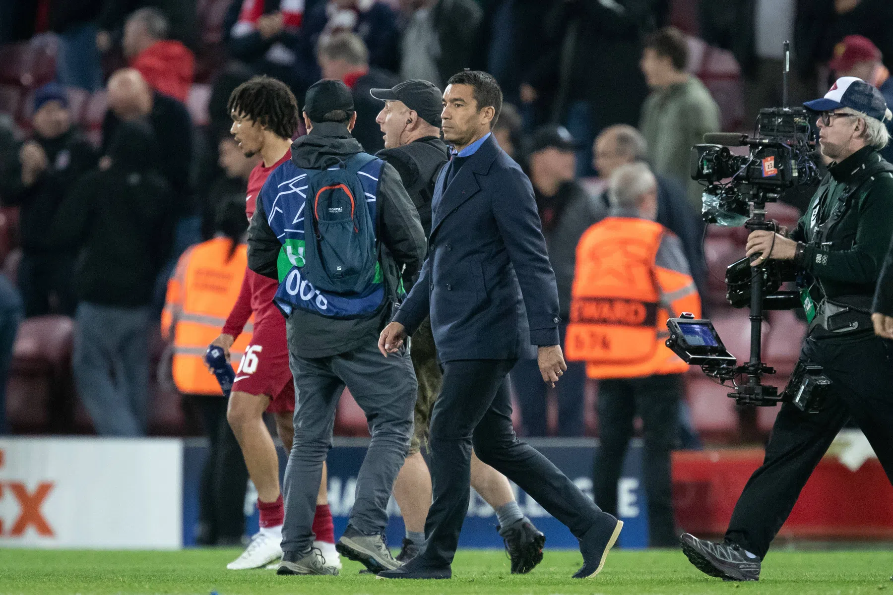 Van Bronckhorst vervolgt negatieve serie: 'Klasseverschil opnieuw duidelijk'