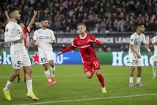 Thumbnail for article: Invaller Karlsson kopt pover AZ in slotfase naar driepunter