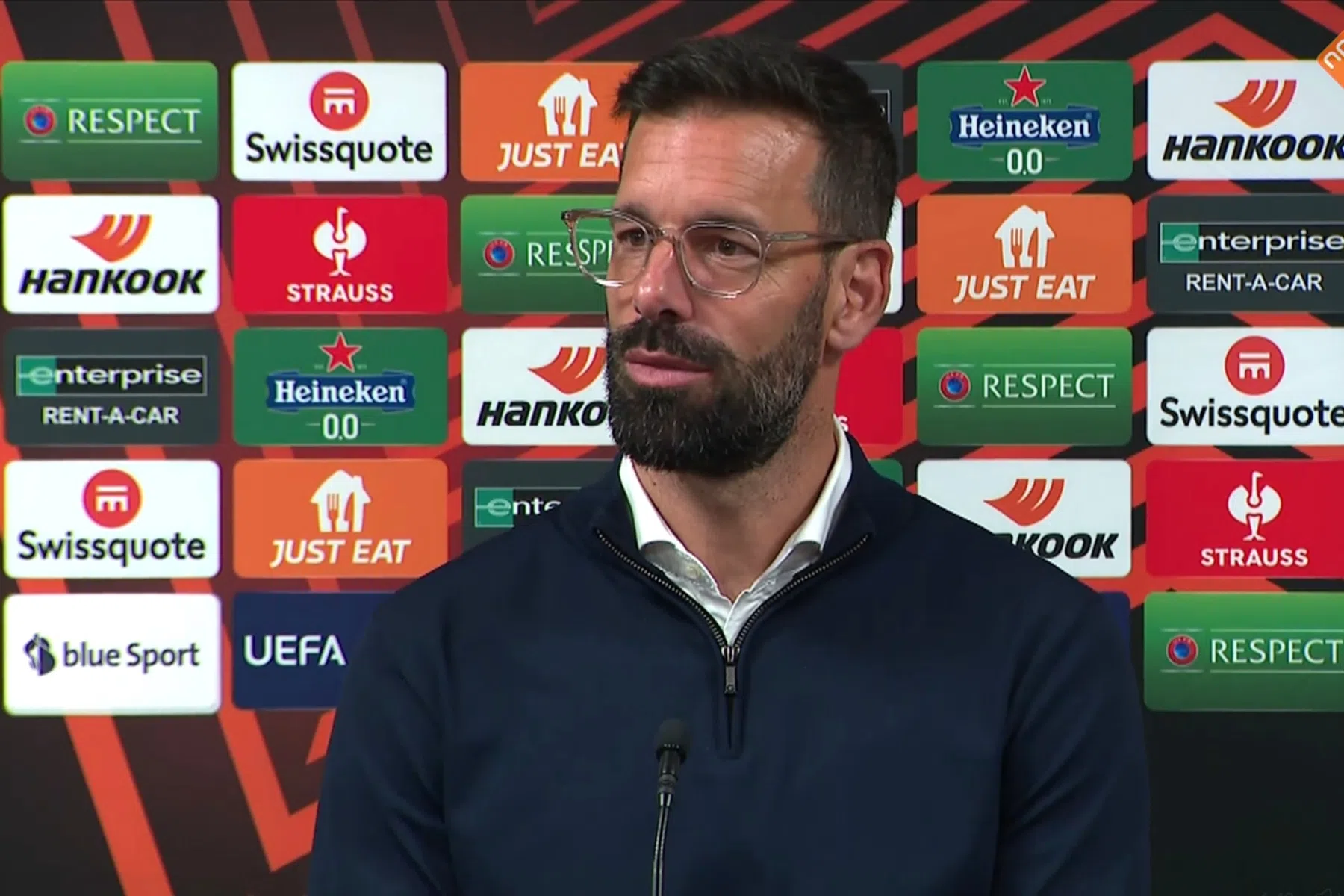 Van Nistelrooij pakt moment: 'Het was niet je vraag, maar toch' 