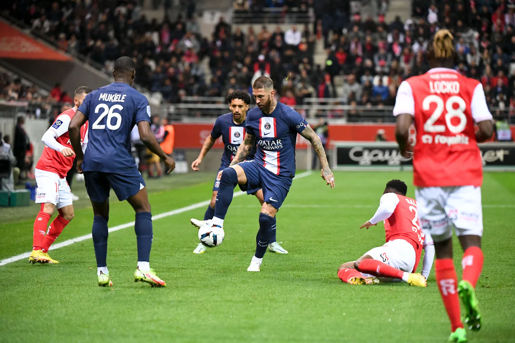 PSG loopt zonder Messi schade op tijdens verhitte avond in Reims