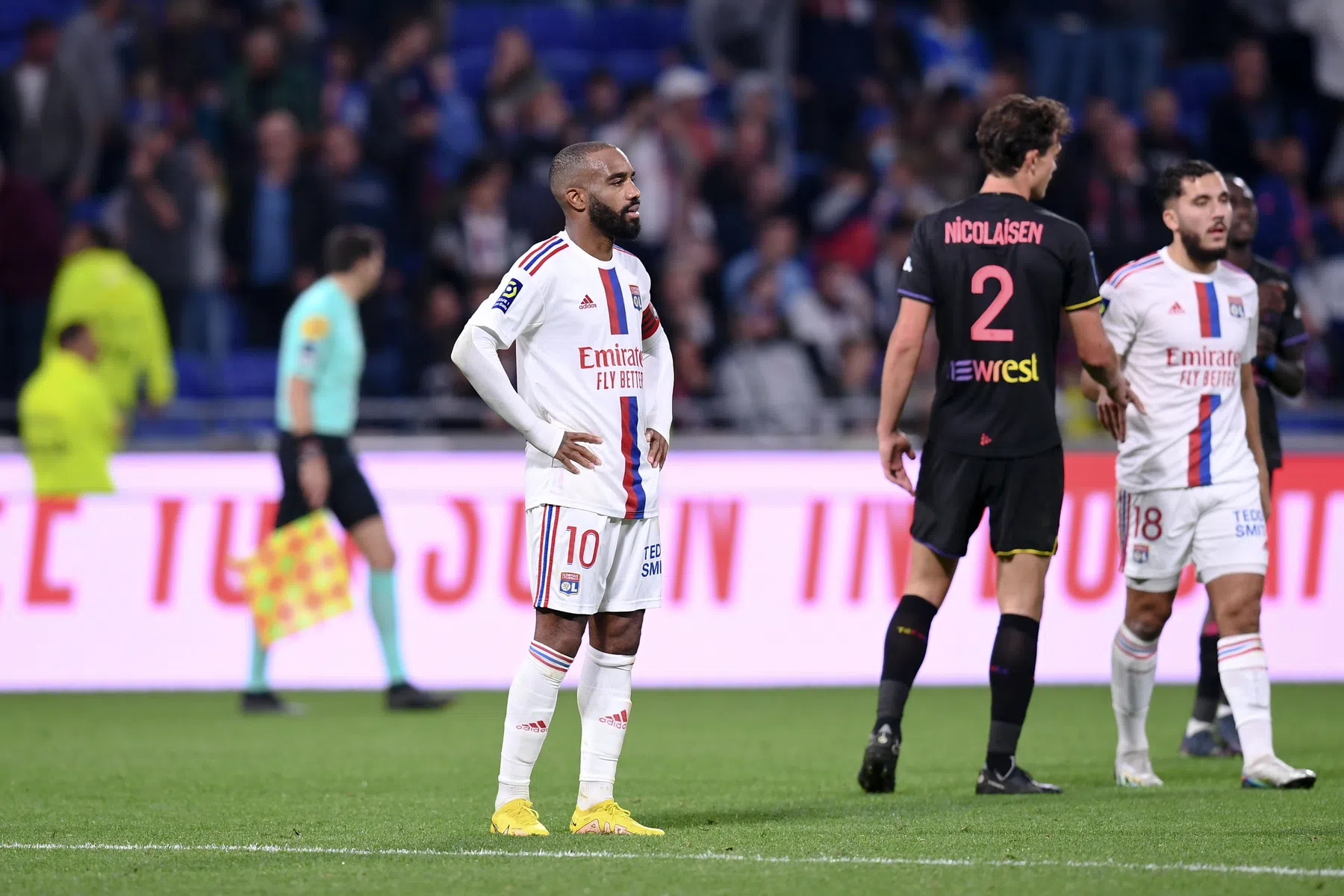 Lacazette zet vraagtekens bij keuzes Bosz: 'Ik begrijp het niet'