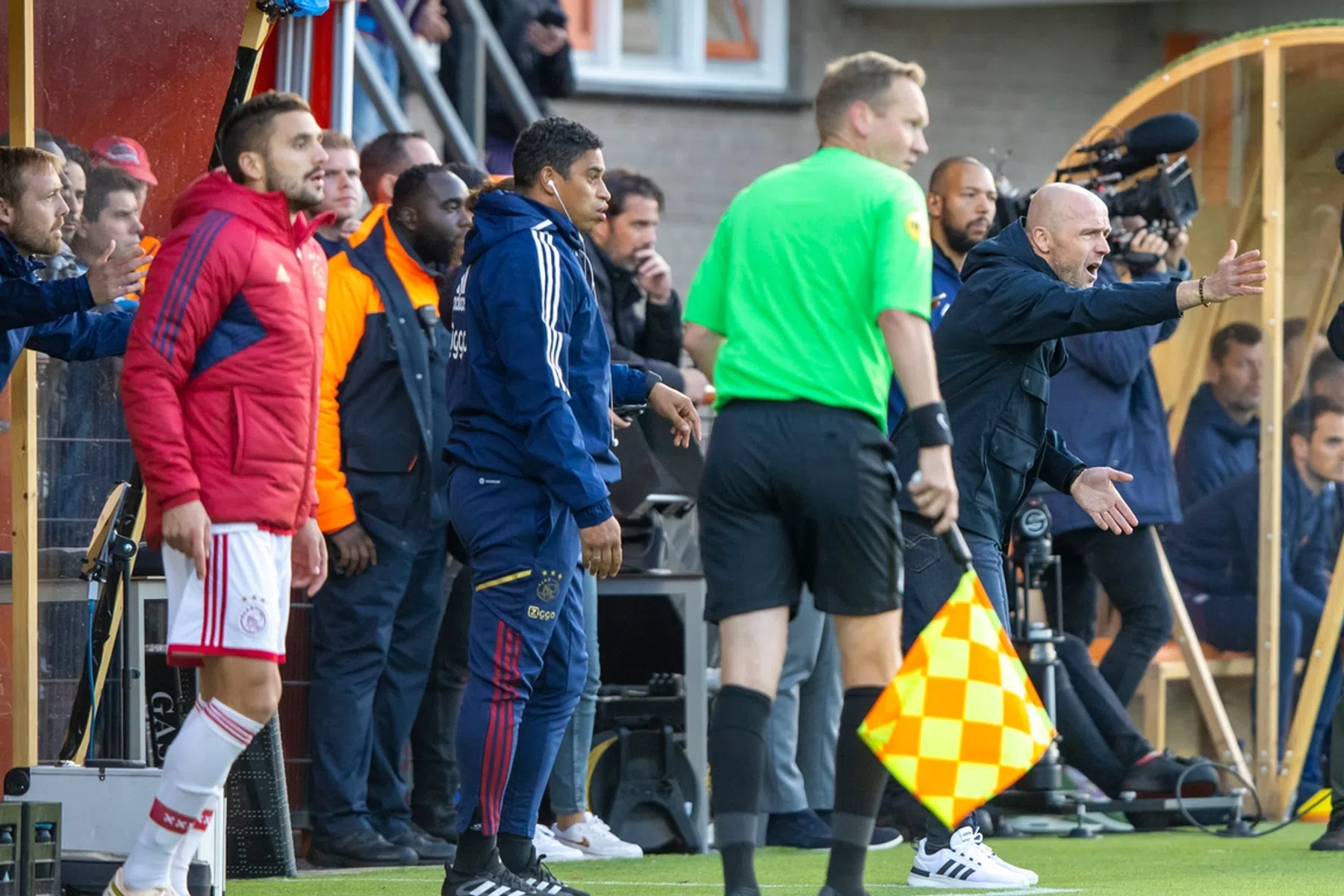 Verbazing over rol van 'coach' Tadic na wissel: 'Wil je dat wel als staf?'