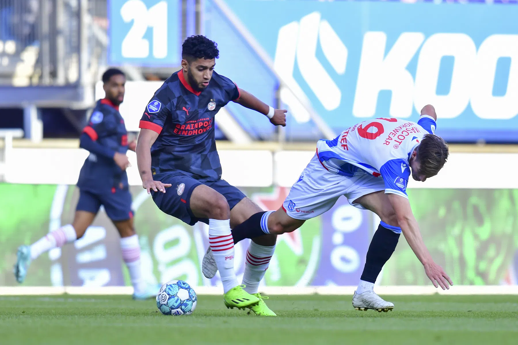 Blessures dwingen PSV tot dubbele wissel voor rust