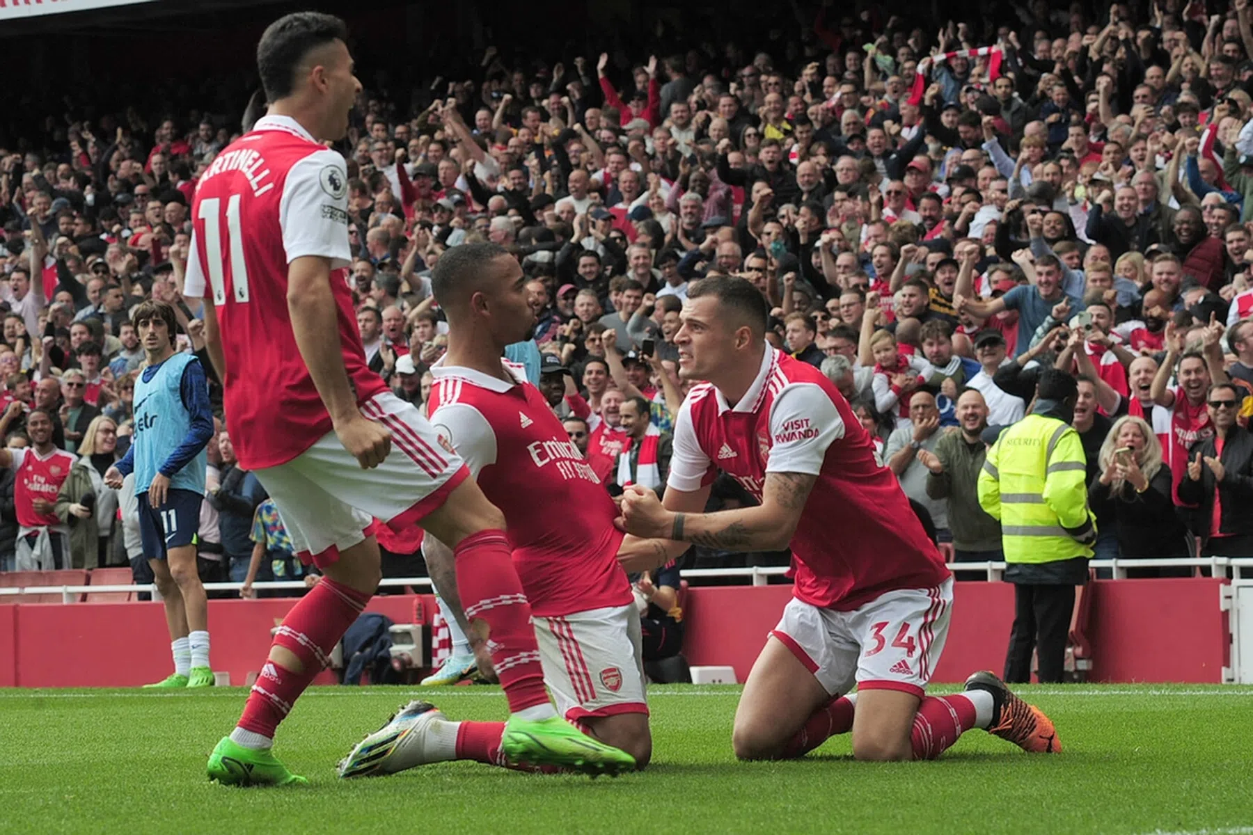 Veelbesproken momenten leveren Arsenal kostbare zege tegen Liverpool op