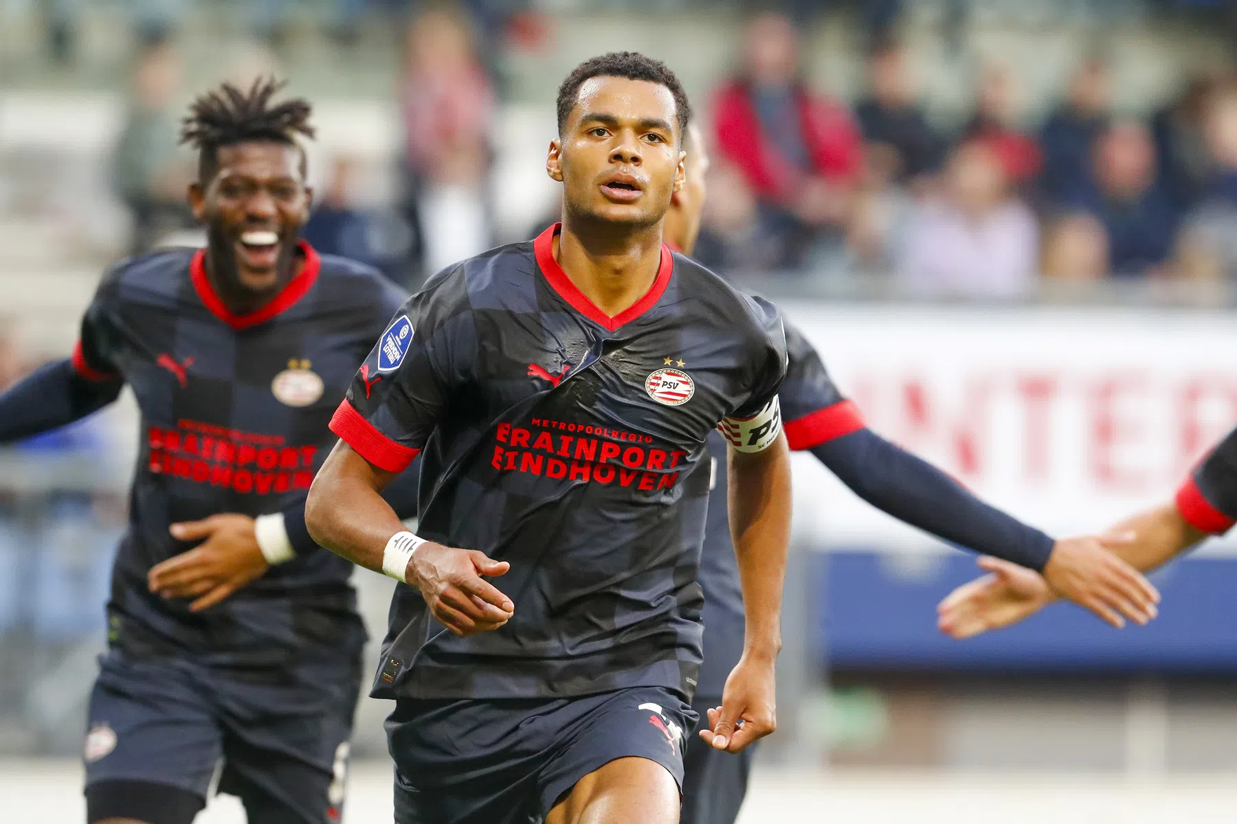 Gakpo leidt PSV naar eerste zege in Heerenveen sinds elf jaar