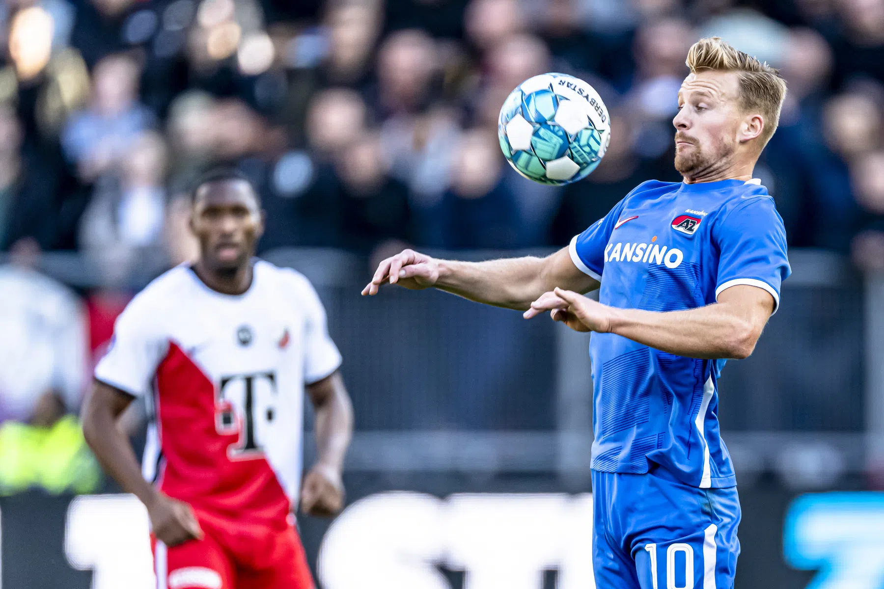 Van Hooijdonk ziet waar het bij AZ nog aan ontbreekt: 'De Wit heeft dat wel'