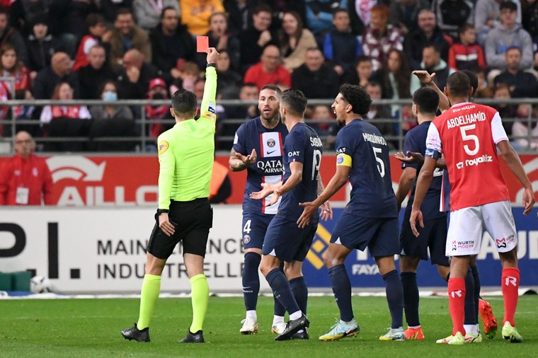 'Ramos riskeert megaschorsing na agressie richting Franse arbiter'