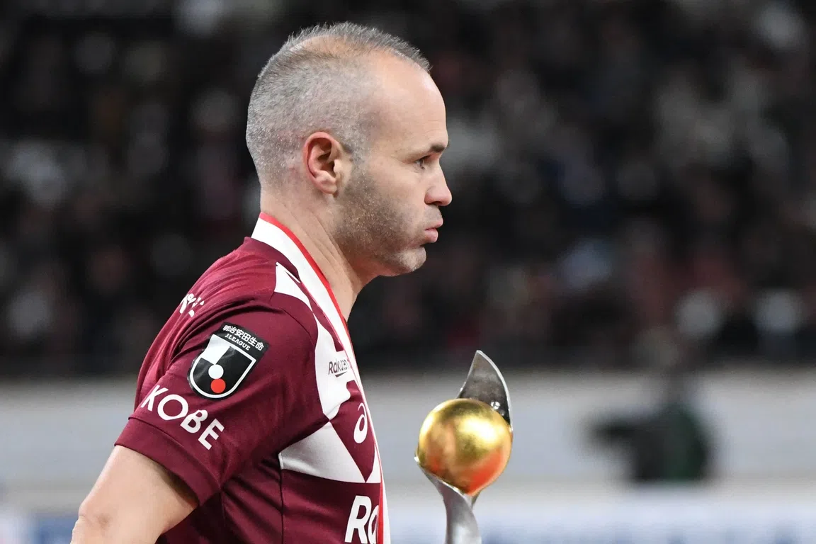 Barcelona lonkt voor Iniesta: 'Maar ik blijf nog zeker een jaar in Japan'