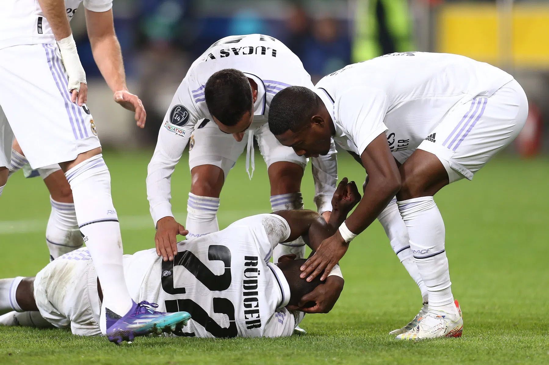 Twintig hechtingen voor Rüdiger; El Clásico in gevaar?