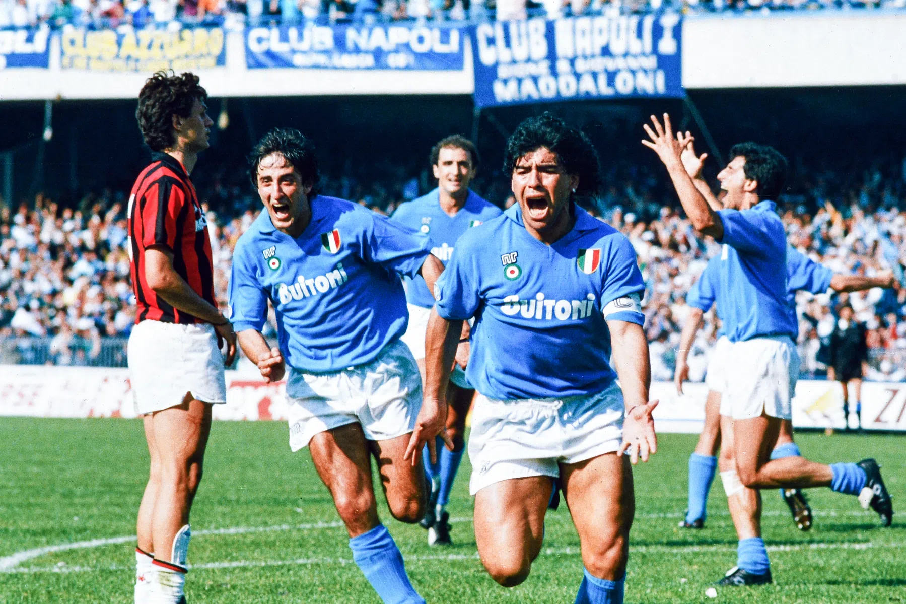 Van de sterren naar de stallen: de Napoli-jaren die Maradona verslinden