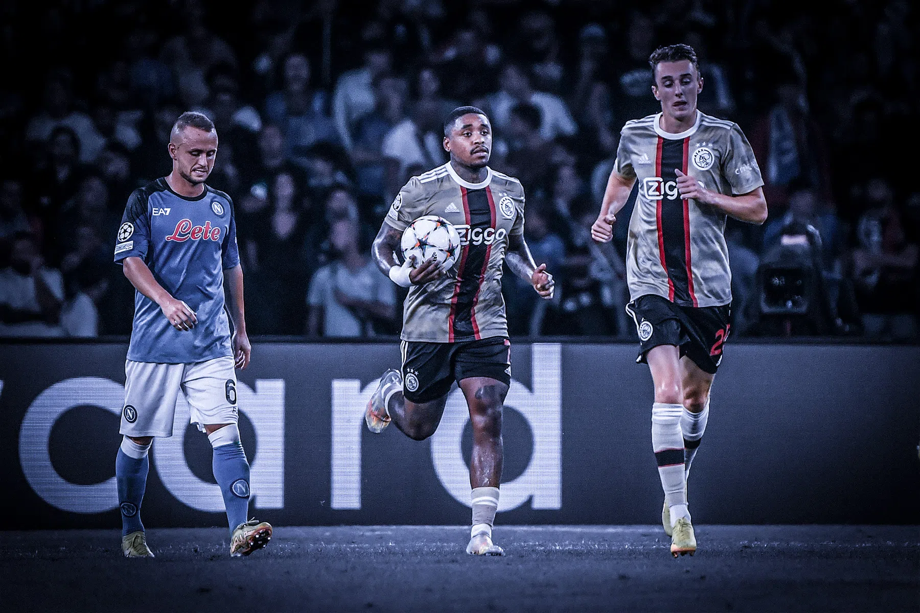 'De problemen bij Ajax zitten dieper en in alle geledingen'