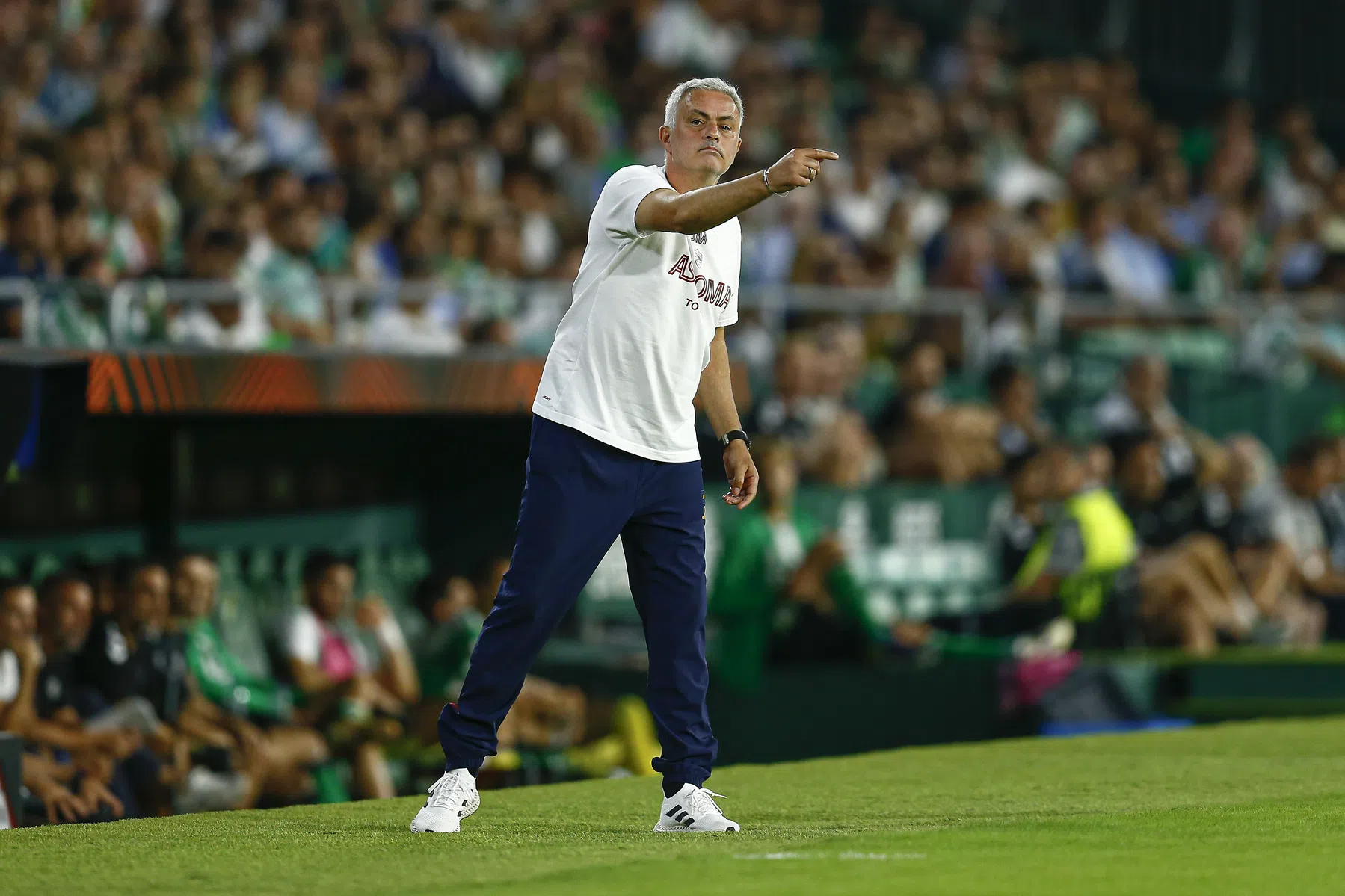 Mourinho geeft Barça steekje onder water en juicht op bijzondere wijze