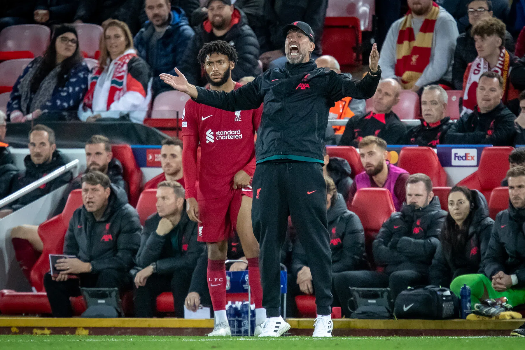 Klopp hekelt financieel verschil: 'Er zijn drie clubs die kunnen doen wat ze willen'