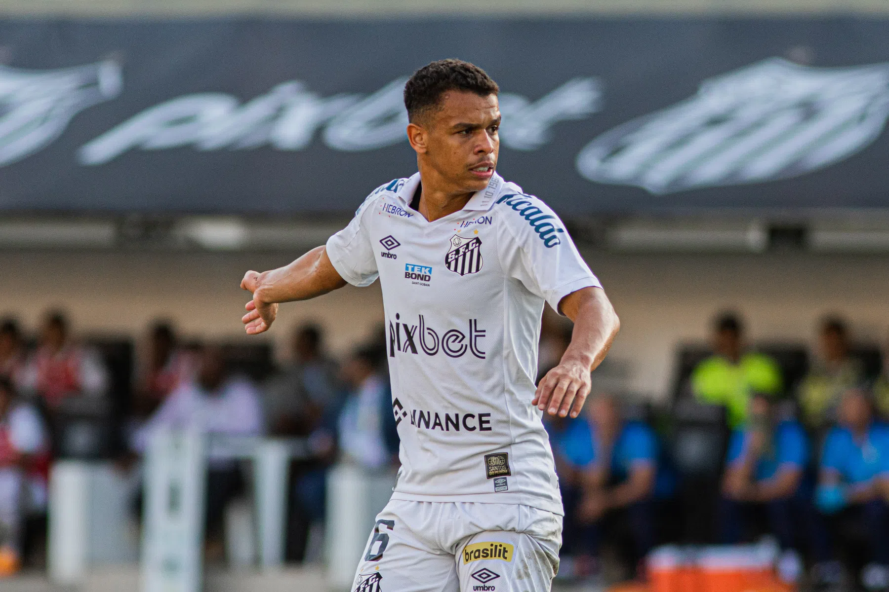 Bizar tafereel in Brazilië: scheidsrechter draait reeds genomen strafschop terug