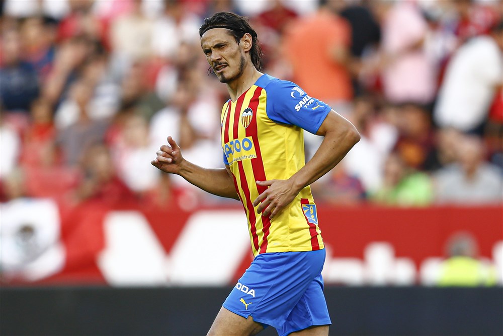 Opgeleefde Cavani schiet ook met scherp in duel met krankzinnige slotfase