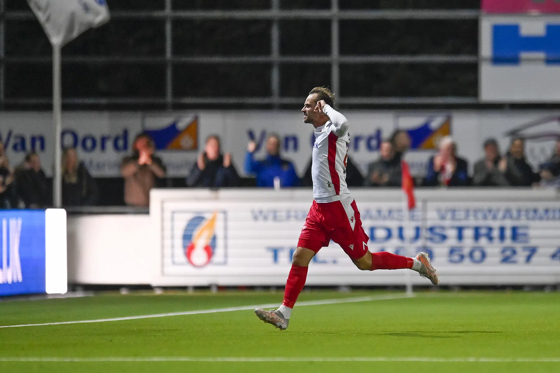 Kozakken Boys komt dankzij wereldgoal naast Vitesse