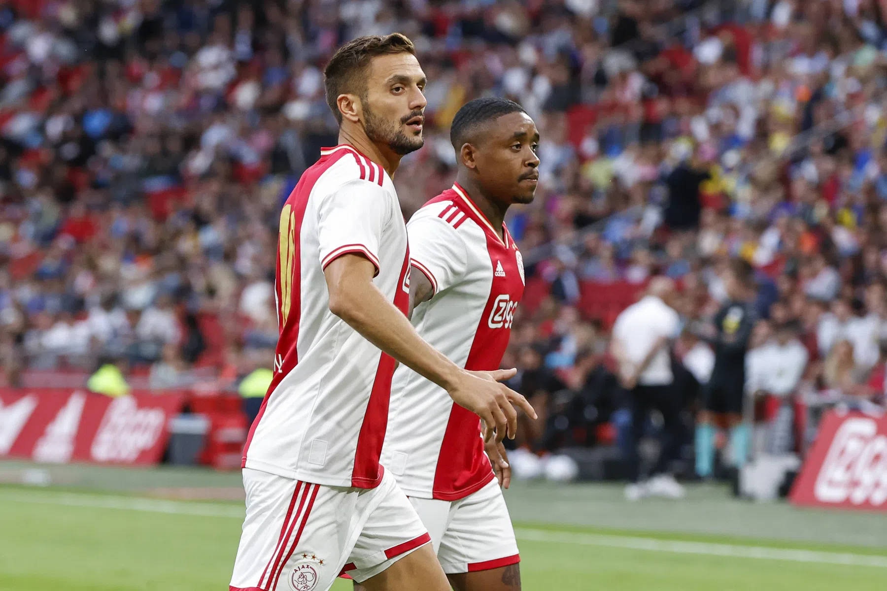 Pak Schaal Podcast Extra: Bergwijn of Tadic op linksbuiten bij Ajax?